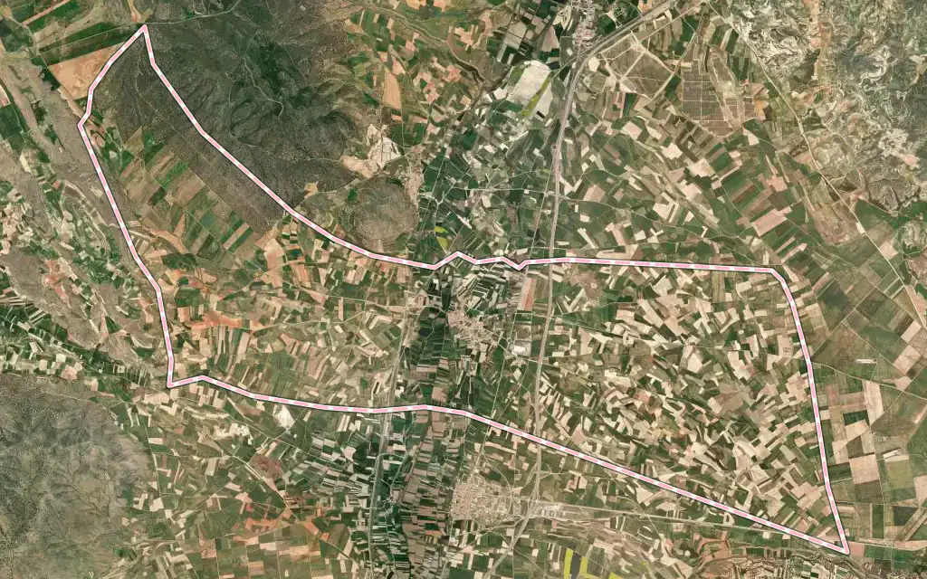 Vista satélite de Fuentes Claras con su contorno administrativo