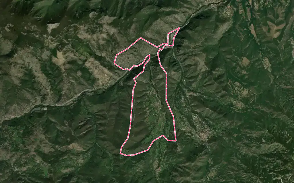 Vue satellite de Fuilla avec ses contours administratifs