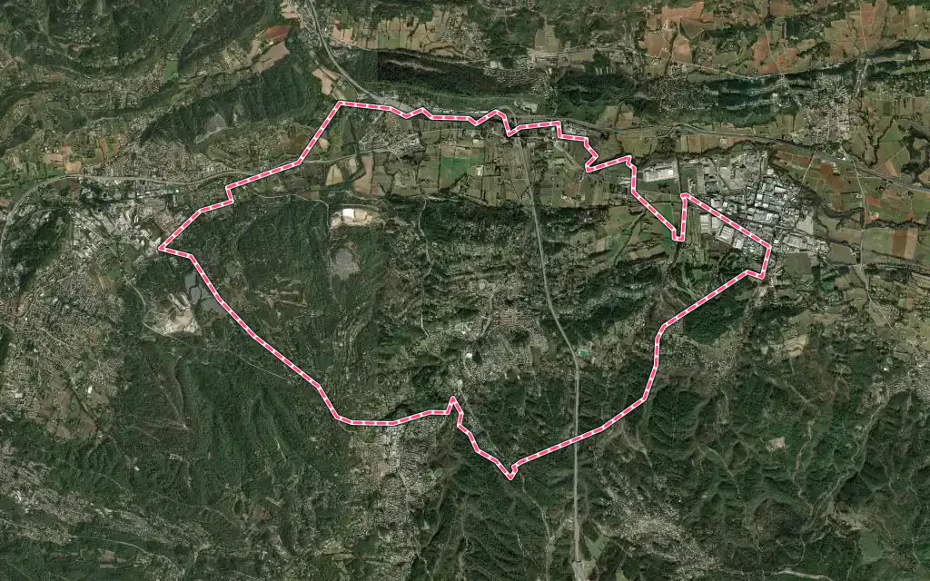 Vue satellite de Fuveau avec ses contours administratifs