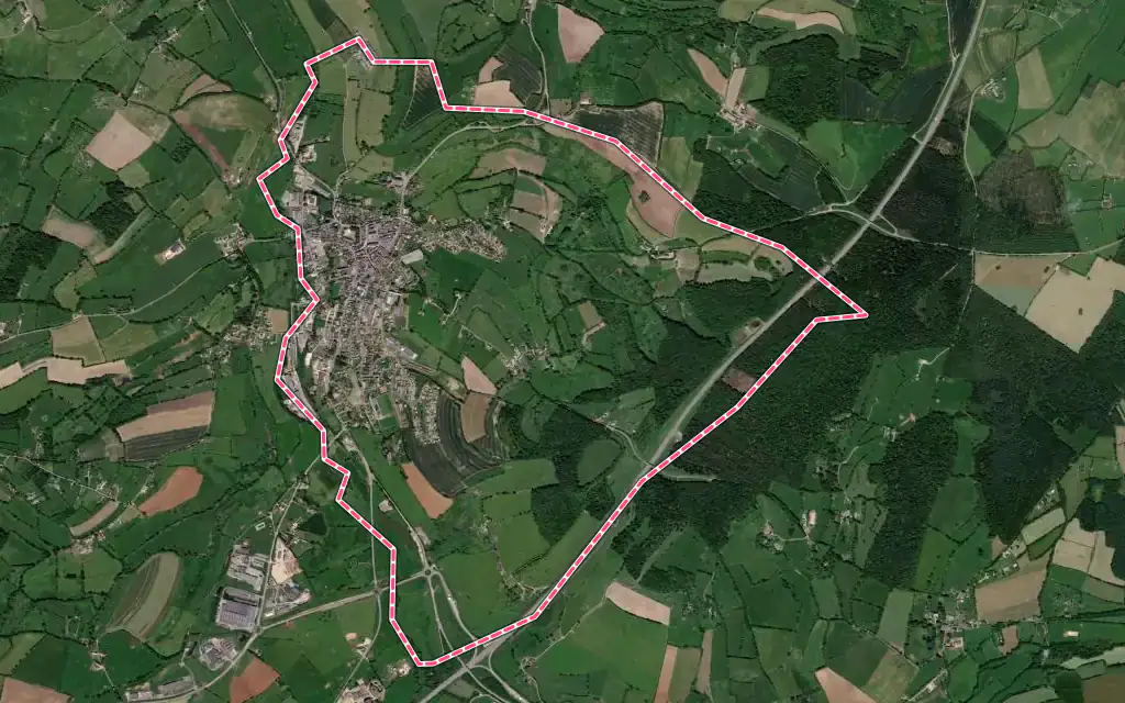 Vue satellite de Gacé avec ses contours administratifs