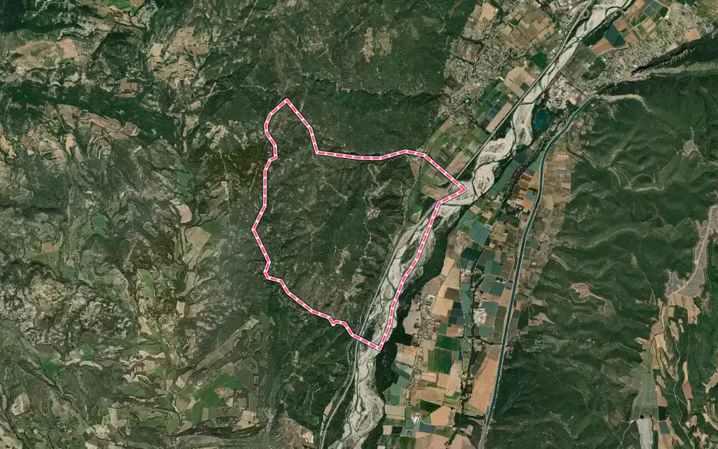 Vue satellite de Ganagobie avec ses contours administratifs