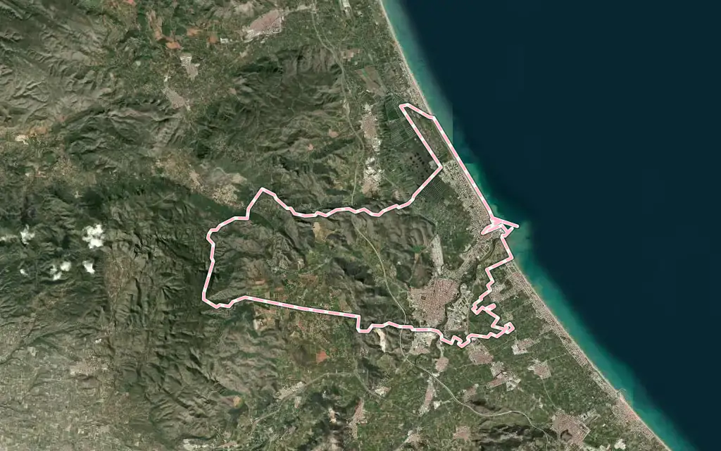 Vista satélite de Gandia con su contorno administrativo