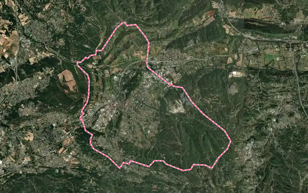 Vue satellite de Gardanne avec ses contours administratifs