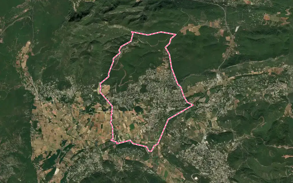 Vue satellite de Garéoult avec ses contours administratifs