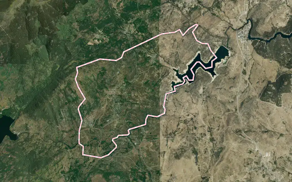 Vista satélite de Gargantilla del Lozoya y Pinilla de Buitrago con su contorno administrativo