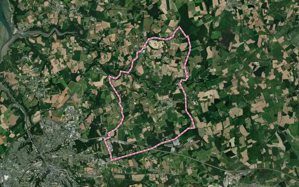 Vue satellite de Garlan avec ses contours administratifs