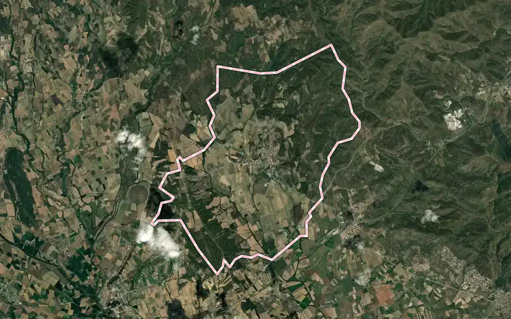 Vista satélite de Garriguella con su contorno administrativo