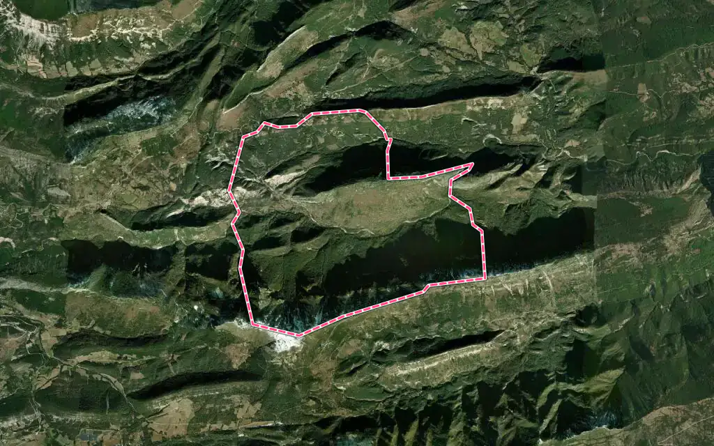 Vue satellite de Gars avec ses contours administratifs