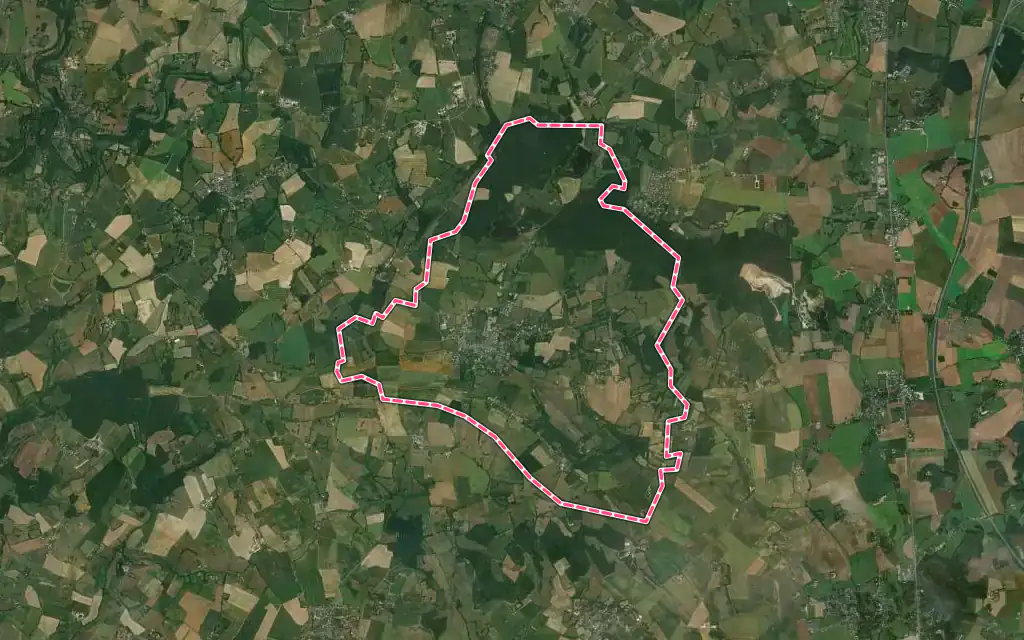 Vue satellite de Gesnes-le-Gandelin avec ses contours administratifs