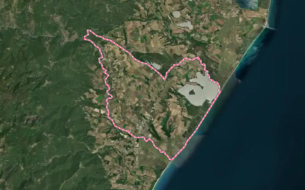 Vue satellite de Ghisonaccia avec ses contours administratifs