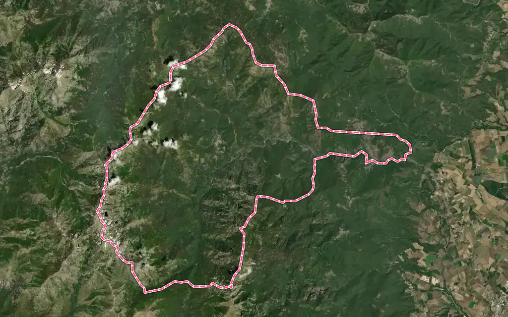 Vue satellite de Ghisoni avec ses contours administratifs