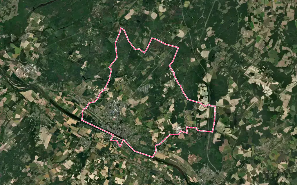 Vue satellite de Gien avec ses contours administratifs