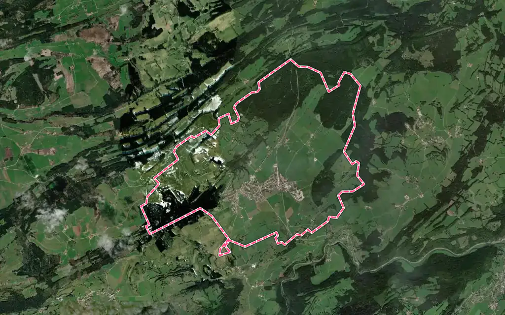 Vue satellite de Gilley avec ses contours administratifs