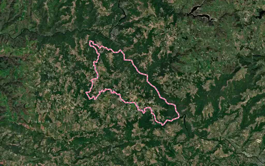 Vue satellite de Golinhac avec ses contours administratifs