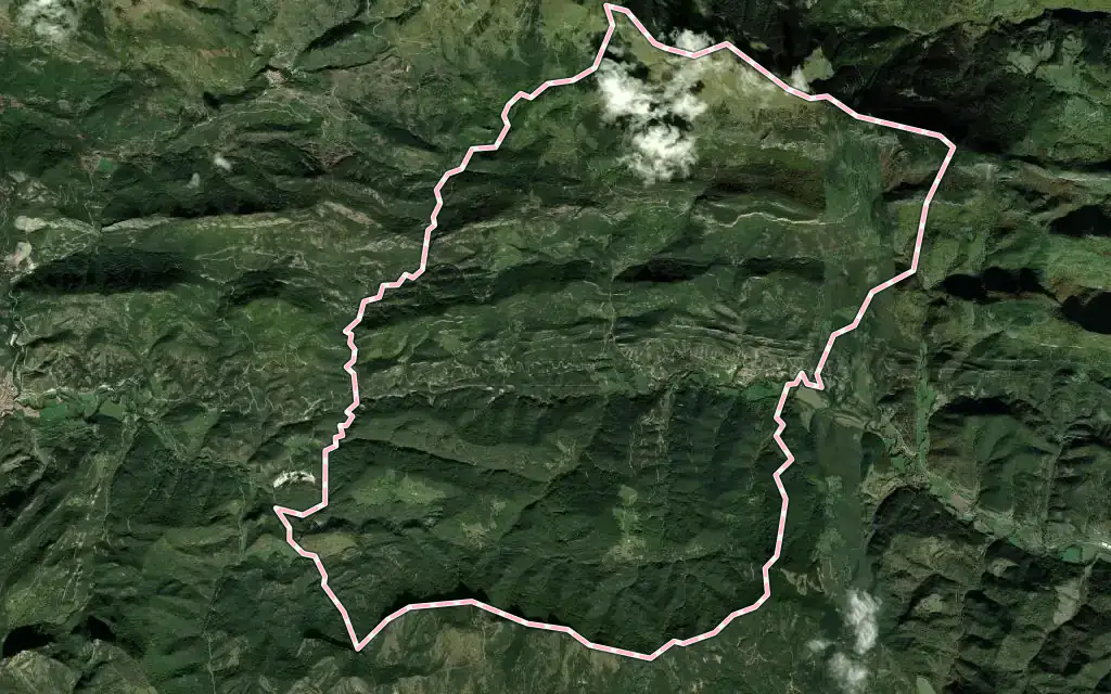 Vista satélite de Gombrèn con su contorno administrativo