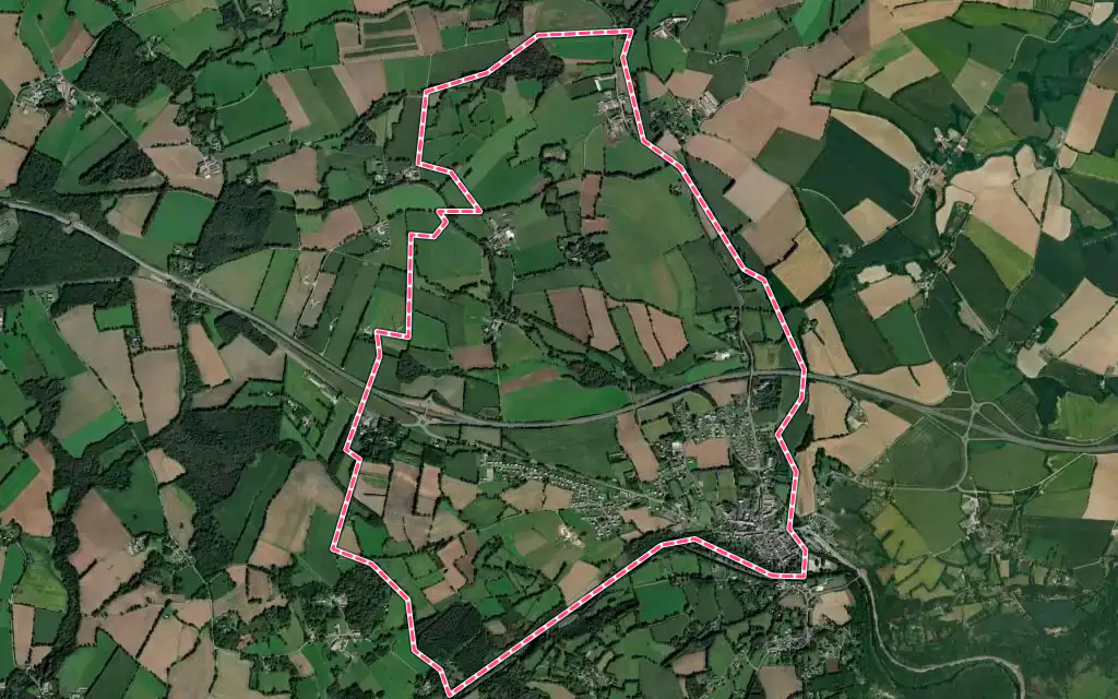 Vue satellite de Gouarec avec ses contours administratifs