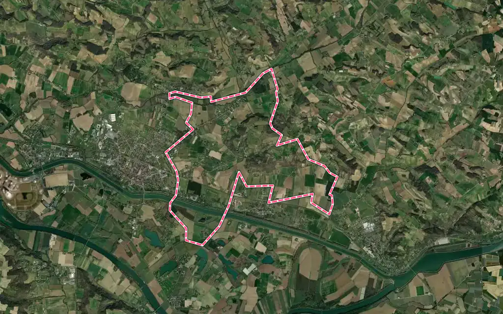 Vue satellite de Goudourville avec ses contours administratifs