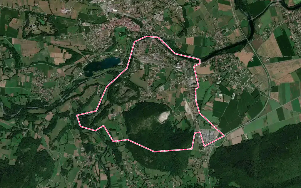 Vue satellite de Gourdan-Polignan avec ses contours administratifs