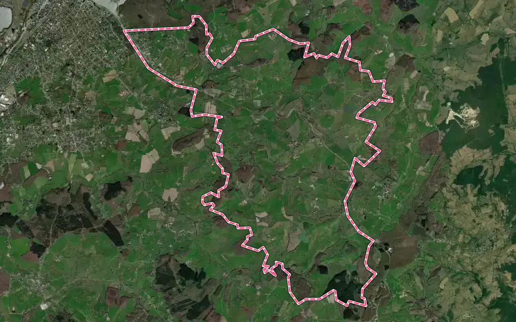 Vue satellite de Gourdon avec ses contours administratifs