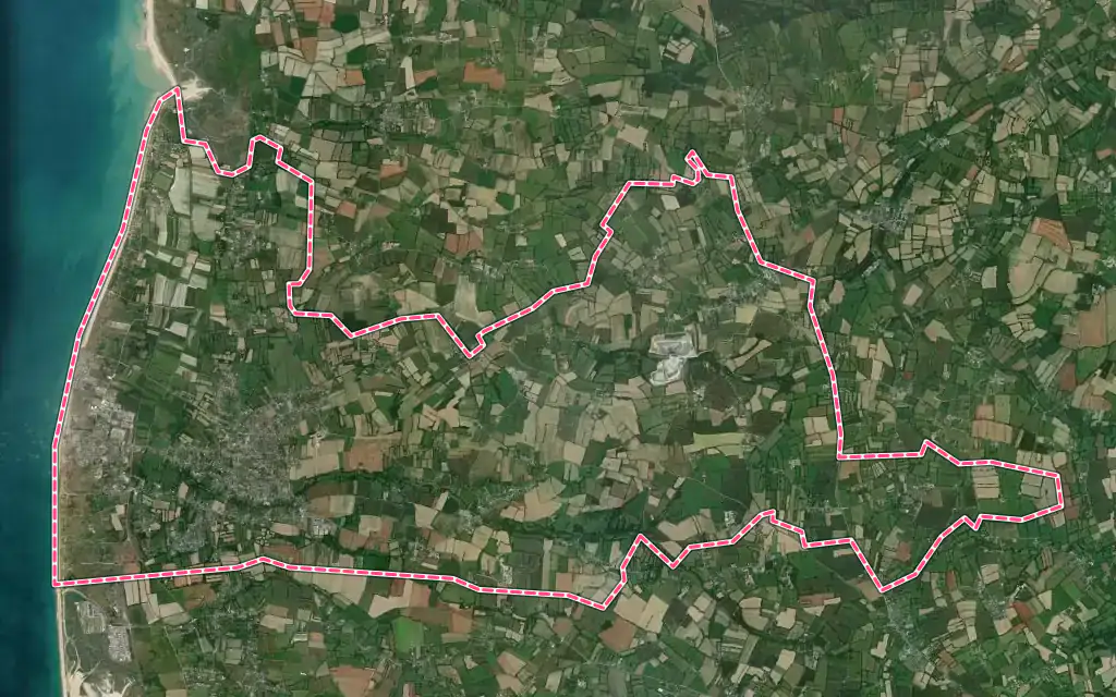 Vue satellite de Gouville-sur-Mer avec ses contours administratifs