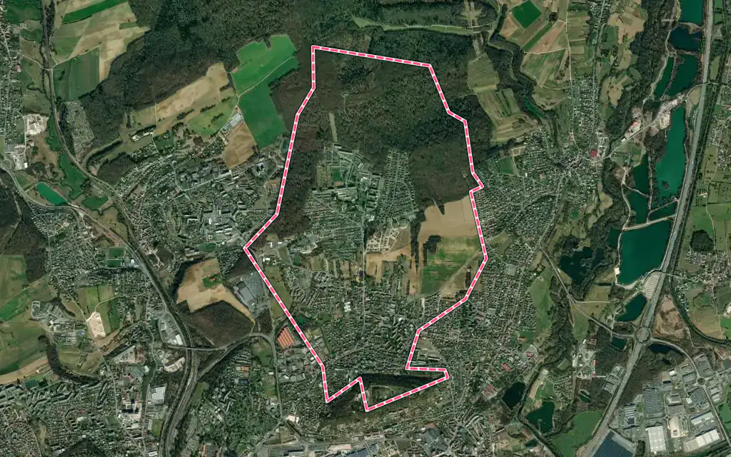 Vue satellite de Grand-Charmont avec ses contours administratifs