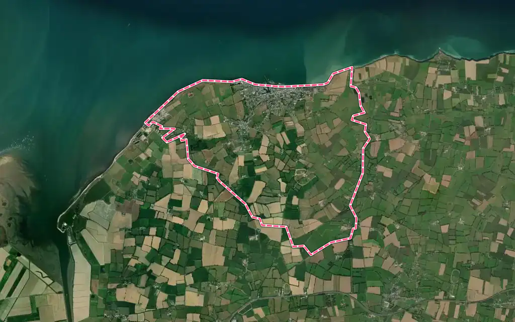 Vue satellite de Grandcamp-Maisy avec ses contours administratifs