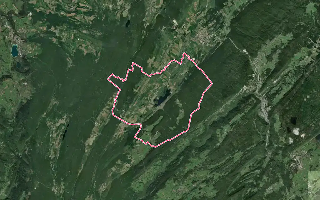Vue satellite de Grande-Rivière Château avec ses contours administratifs