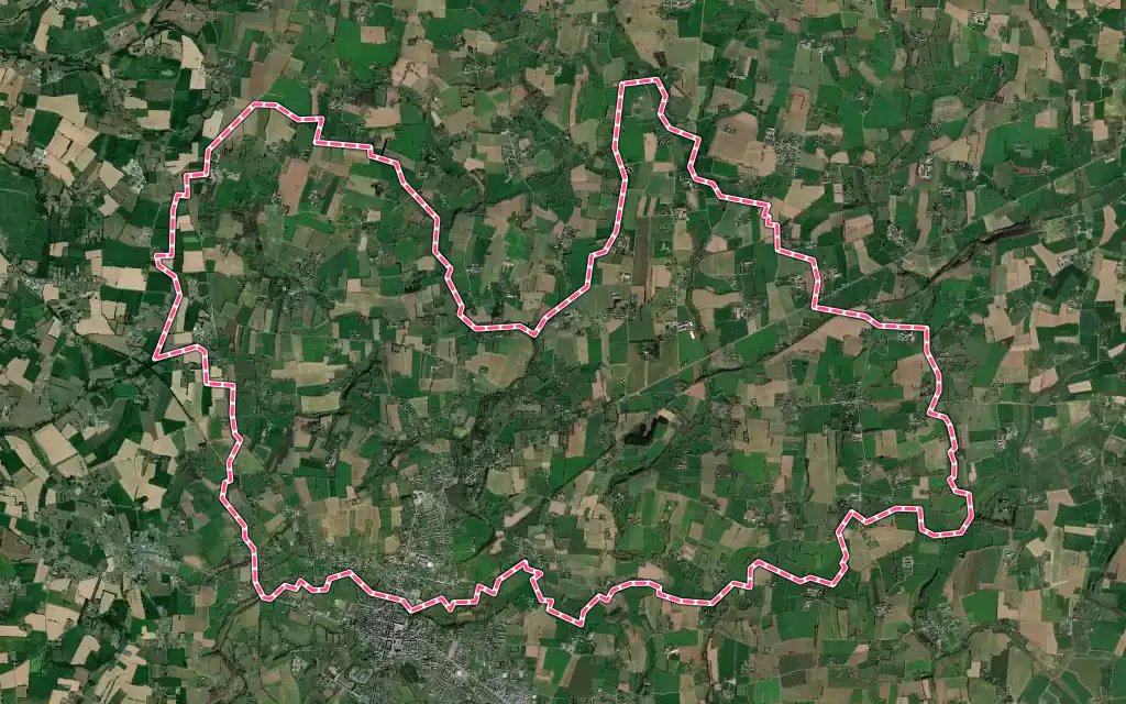 Vue satellite de Grandparigny avec ses contours administratifs