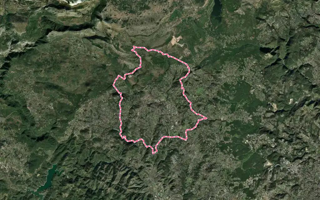 Vue satellite de Grasse avec ses contours administratifs