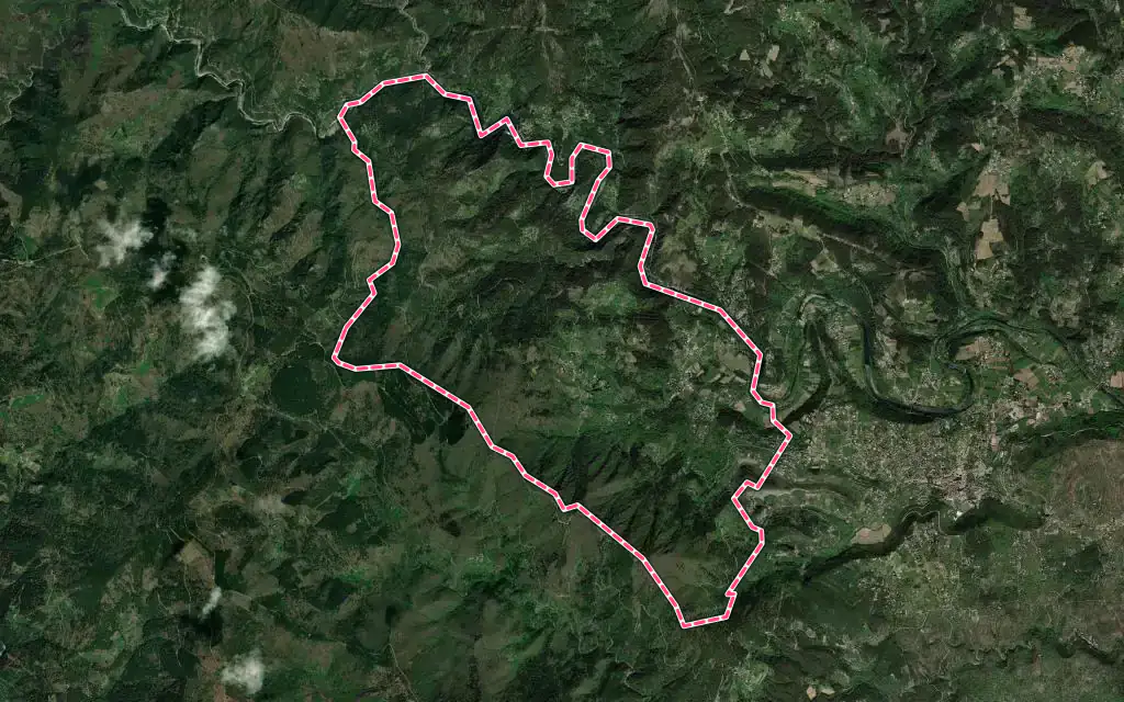 Vue satellite de Gravières avec ses contours administratifs