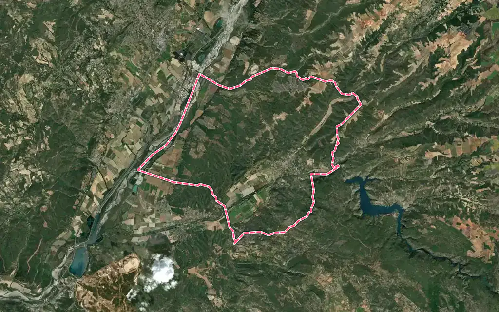 Vue satellite de Gréoux-les-Bains avec ses contours administratifs