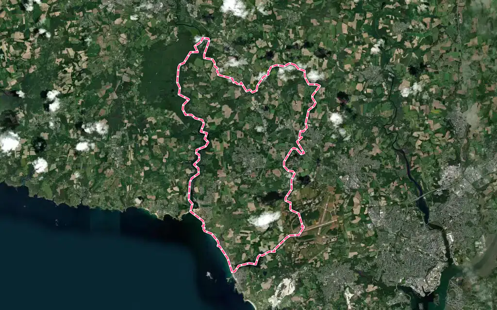 Vue satellite de Guidel avec ses contours administratifs