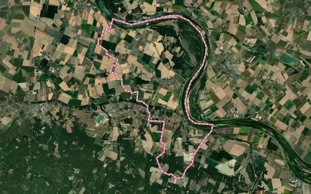 Vue satellite de Guilly avec ses contours administratifs