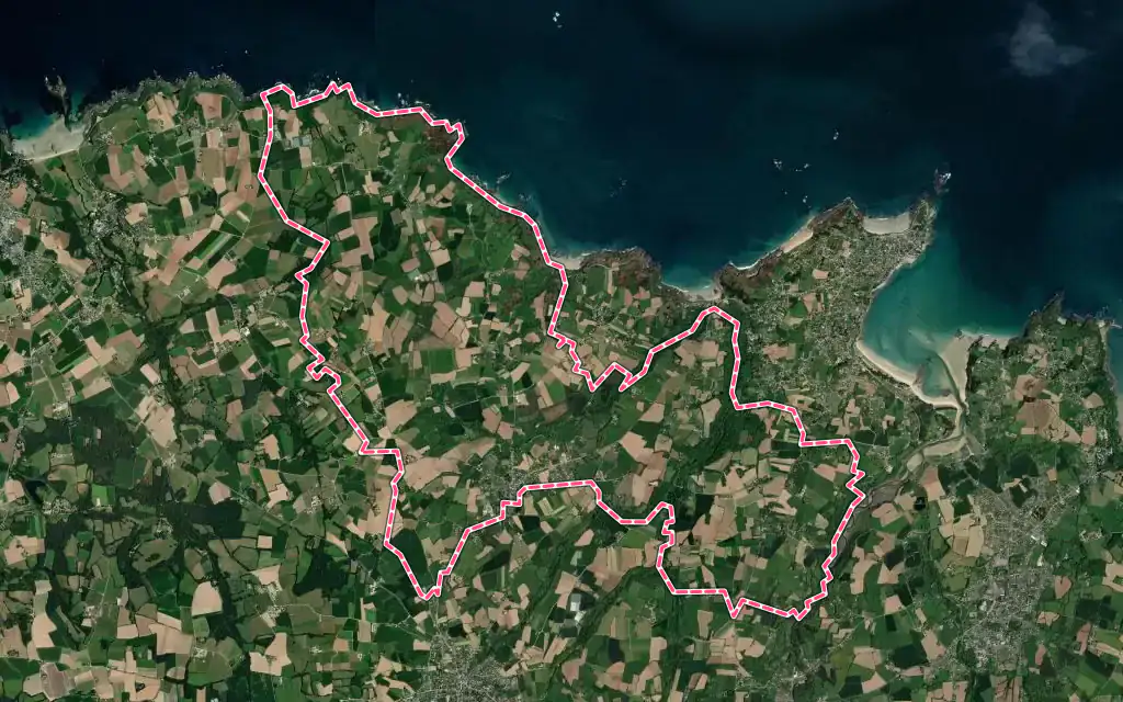 Vue satellite de Guimaëc avec ses contours administratifs