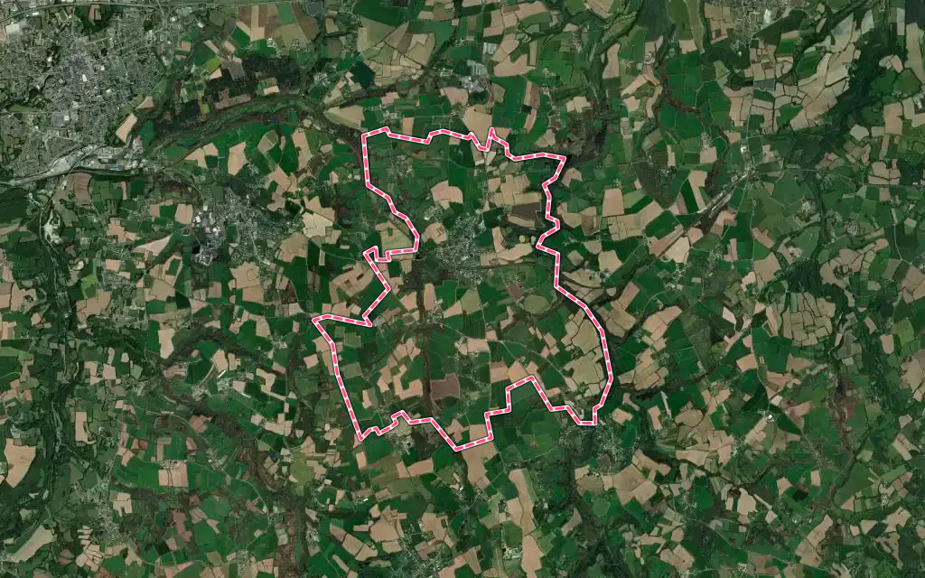Vue satellite de Guimiliau avec ses contours administratifs