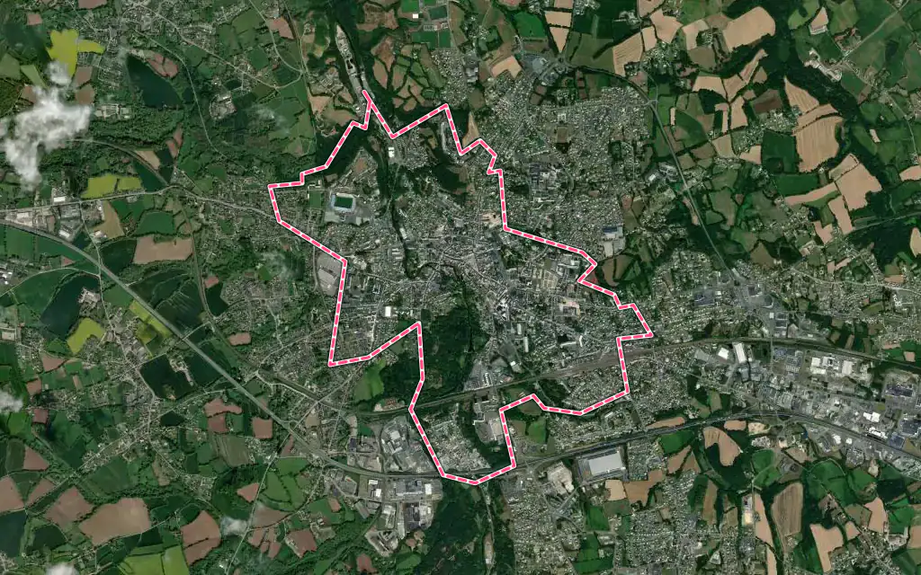Vue satellite de Guingamp avec ses contours administratifs