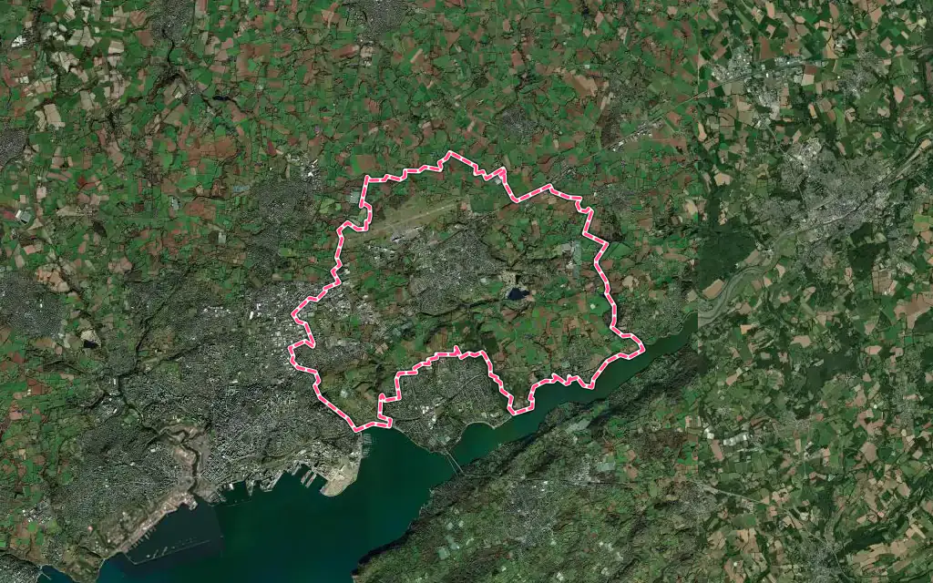 Vue satellite de Guipavas avec ses contours administratifs