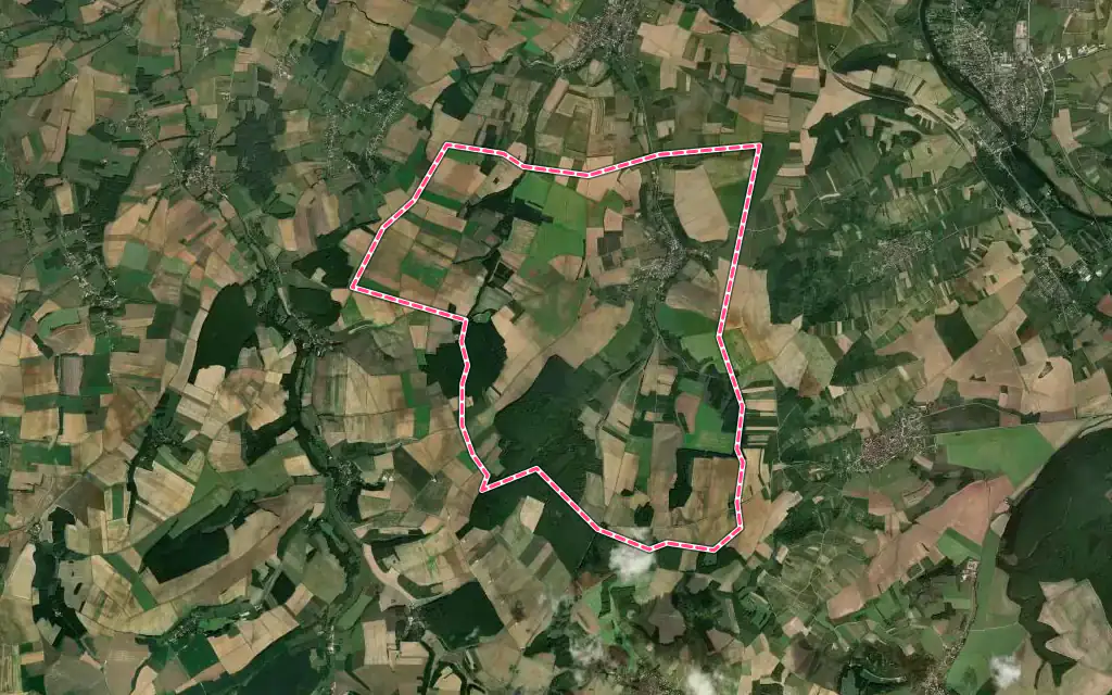 Vue satellite de Gy-l'Évêque avec ses contours administratifs