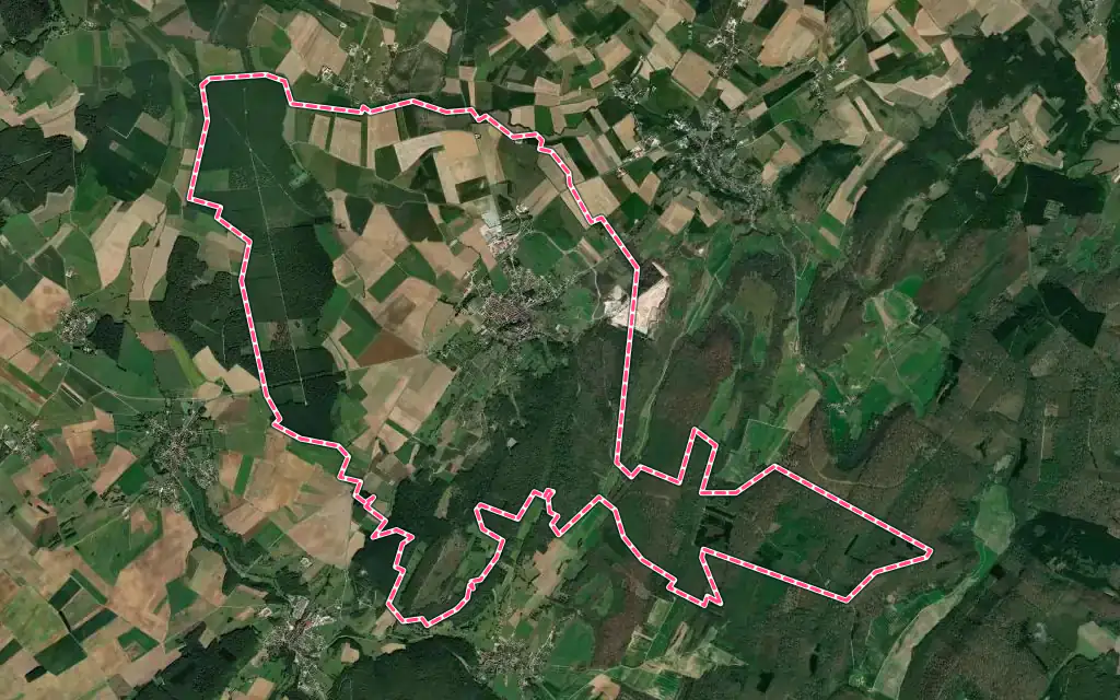 Vue satellite de Gy avec ses contours administratifs