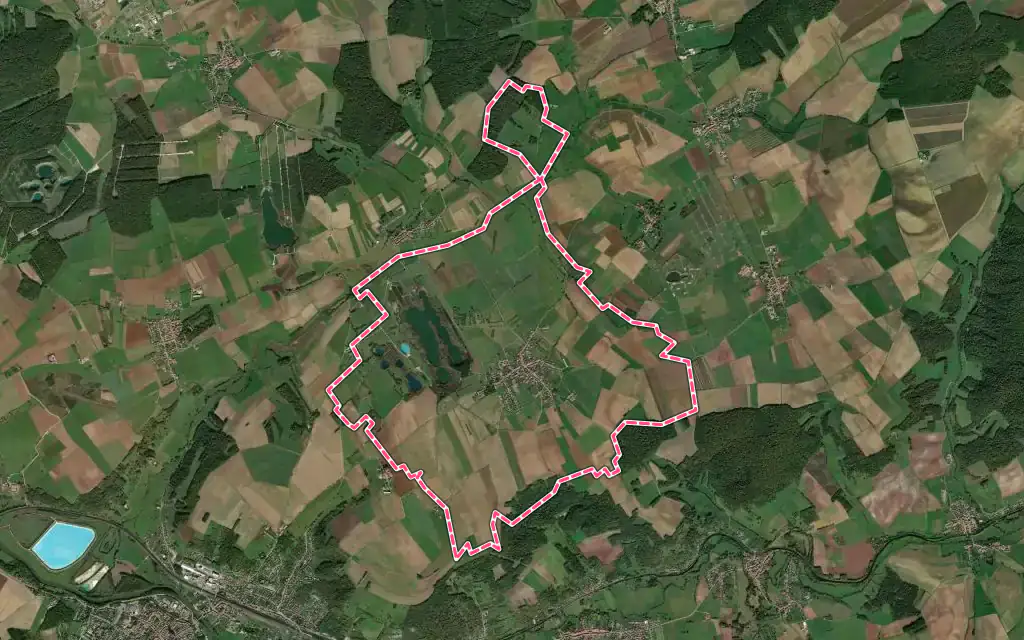 Vue satellite de Haraucourt avec ses contours administratifs