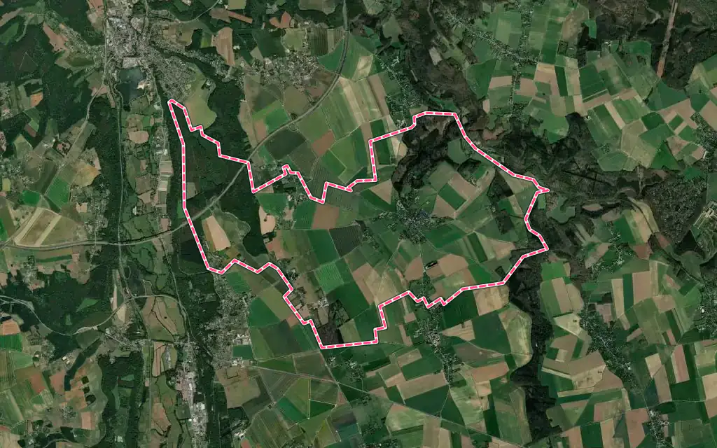 Vue satellite de Harcourt avec ses contours administratifs