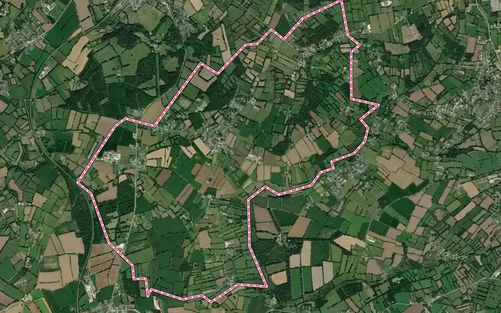 Vue satellite de Hardinvast avec ses contours administratifs