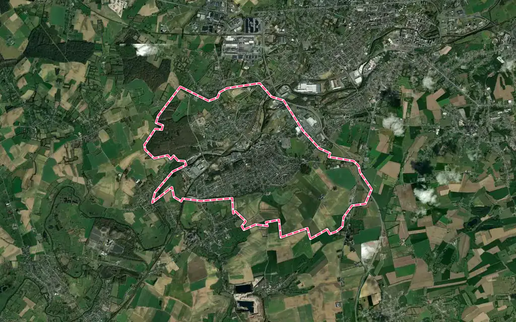Vue satellite de Hautmont avec ses contours administratifs