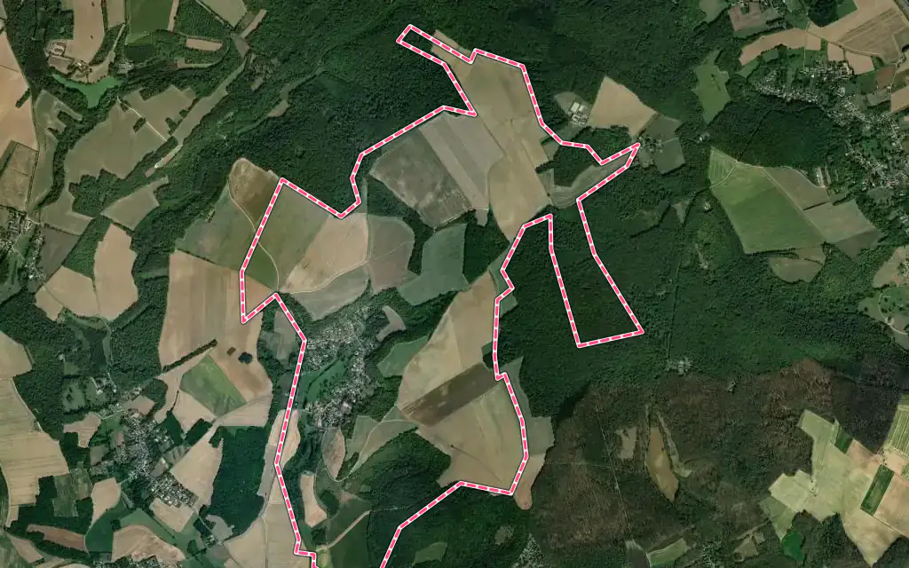 Vue satellite de Hédouville avec ses contours administratifs