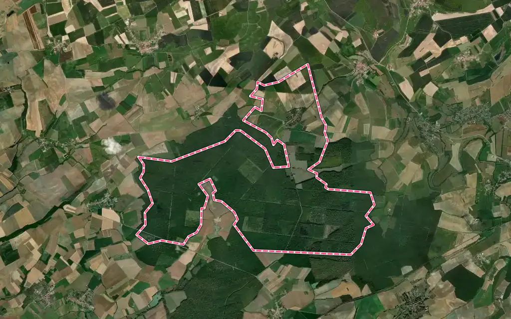 Vue satellite de Hémilly avec ses contours administratifs