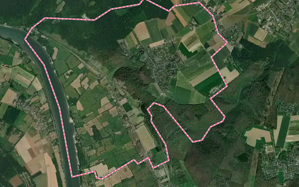 Vue satellite de Hénouville avec ses contours administratifs