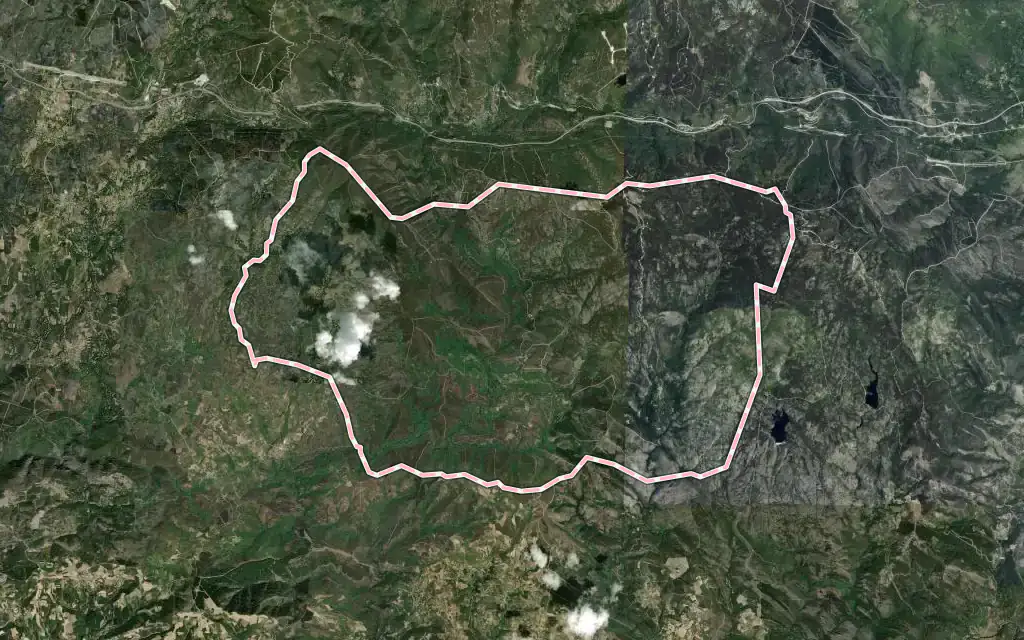 Vista satélite de Hermisende con su contorno administrativo