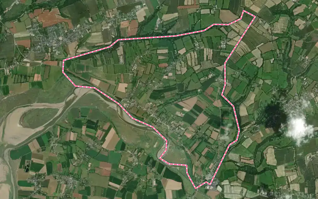 Vue satellite de Heugueville-sur-Sienne avec ses contours administratifs