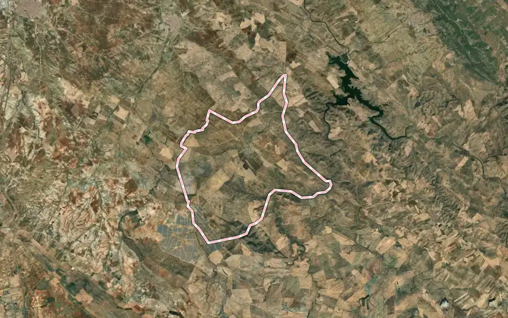 Vista satélite de Hinojosa del Valle con su contorno administrativo