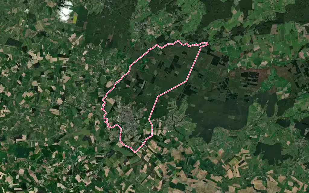 Vue satellite de Hirson avec ses contours administratifs
